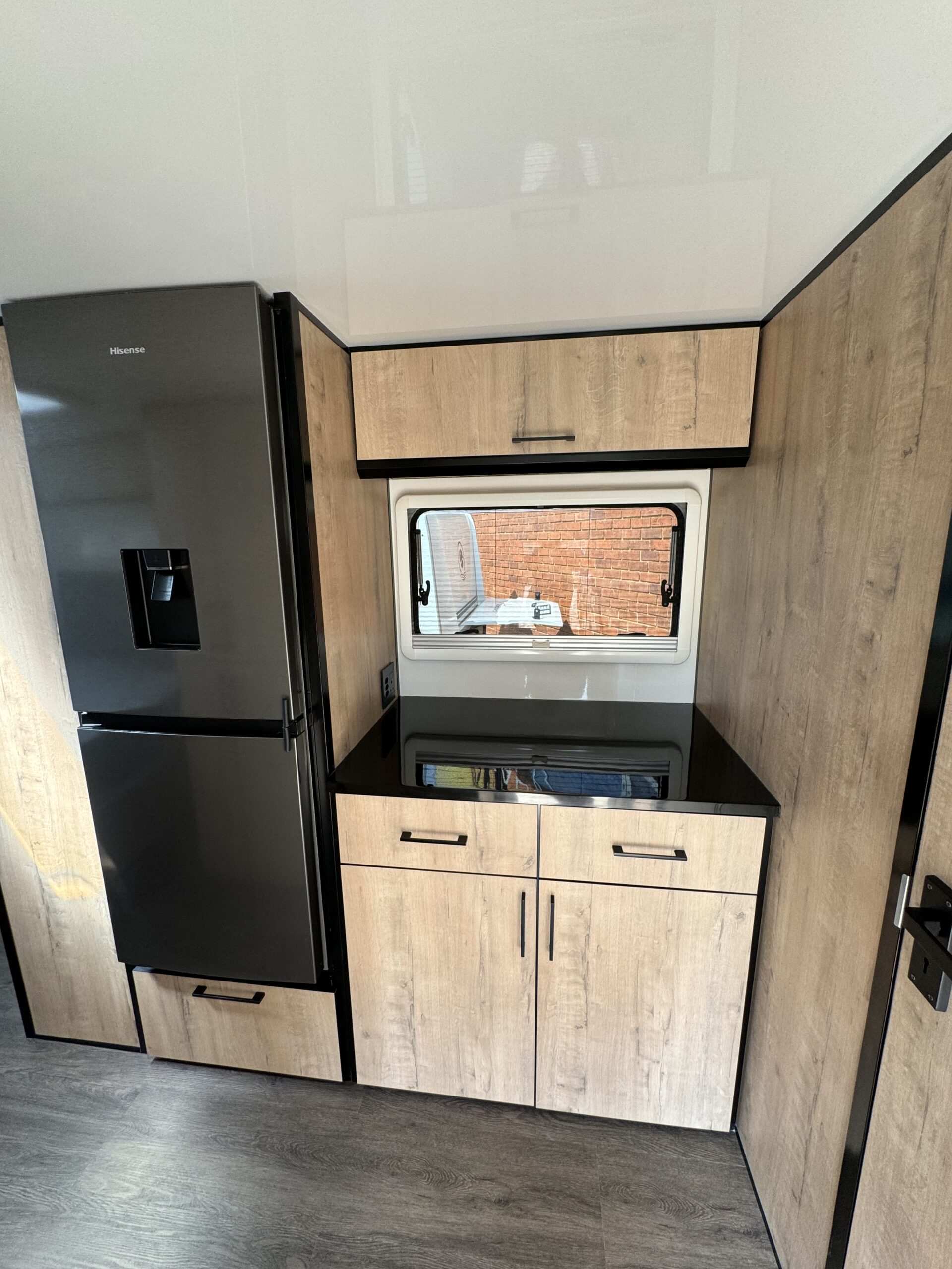 Kitchen & Fridge
